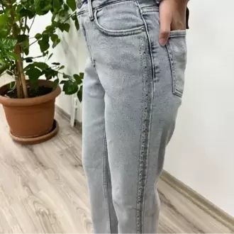 Şerit Taşlı Mom Fit Kot Pantolon