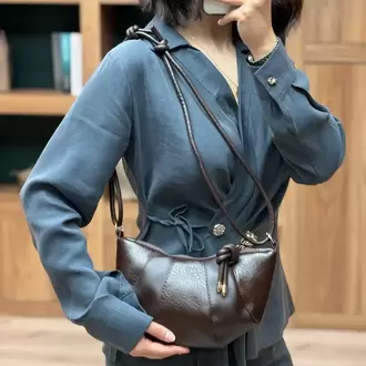 Kruvasan Model Düğüm Detaylı Omuz Çantası