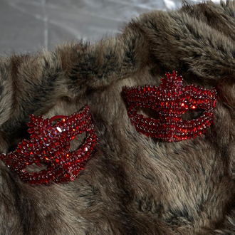 Kırmızı Taşlı Fantazi Maske