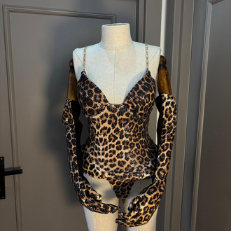Leopar Desenli Payet İşlemeli Eldivenli Fantezi Body Takımı