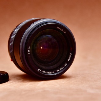 Minolta AF Zoom 36-105mm f/3.5-4.5 lens