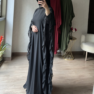 Siyah fırfır detaylı abaya