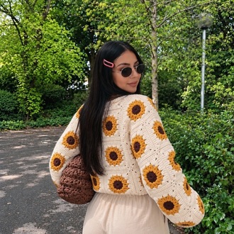 Sunflower Bloom | El Örgüsü Ayçiçeği Motifli Kazak