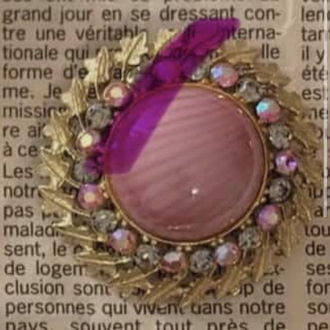 Vintage Leylak Pembesi Mermer Kubbeli Sanat Cam Pembe AB ve Gri Rhinestones Broş ve