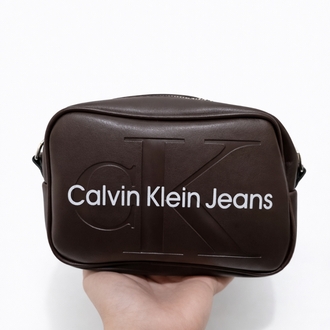 Calvin Klein çapraz askılı çanta