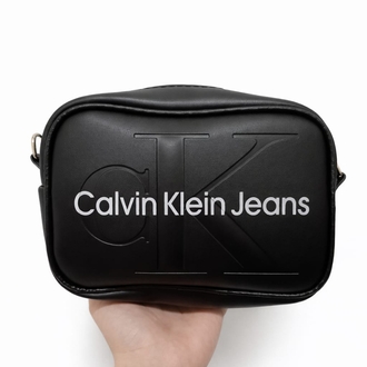 Calvin Klein çapraz askılı çanta