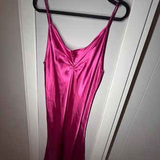 pembe maxi saten elbise
