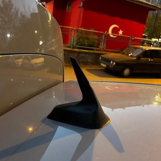 Renault Clio 5 Kısa Anten – Sportif Görünümlü Dekoratif Anten (2020–2024 Uyumlu) 