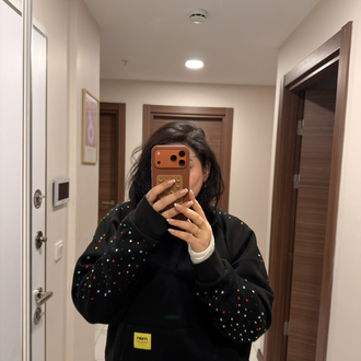 SİYAH RENKLİ TAŞLI SWEAT 