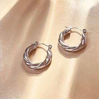 Gümüş Renk Burgu Görünüm Oval Çelik Kadın Küpe