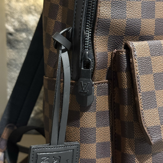 LOUIS VUITTON SIRT ÇANTASI