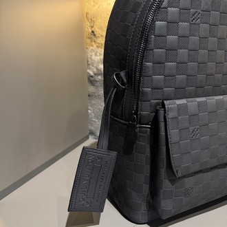 LOUIS VUITTON SIRT ÇANTASI