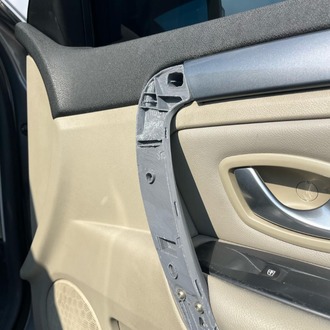 2010 model Renault Laguna III aracın ön kapı iç tutamağı