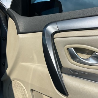 2010 model Renault Laguna III aracın ön kapı iç tutamağı