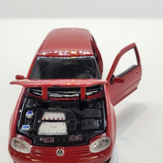 Maisto 1:24 Volkswagen Golf R32 – Efsanenin Model Hali!