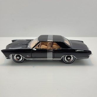 1:26 Buick Riviera 1965 – Siyah Klasik Şıklık 