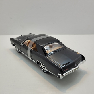 1:26 Buick Riviera 1965 – Siyah Klasik Şıklık 