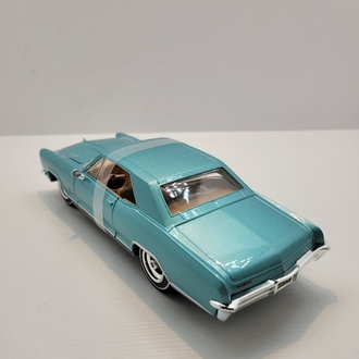 1:26 Buick Riviera 1965 – Siyah Klasik Şıklık 