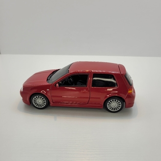 Maisto 1:24 Volkswagen Golf R32 – Efsanenin Model Hali!