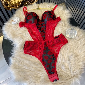 Kırmızı Öpücüklü Bodysuit