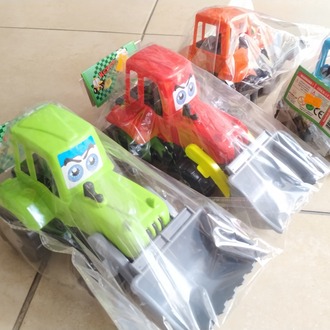 PLASTİK TRAKTÖR KEPÇELER