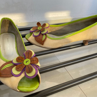 laura chelini suede kitten heels