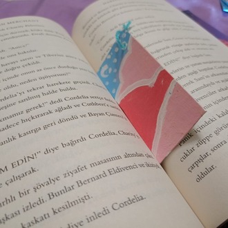Pembe Bulutlu Kitap Ayracı