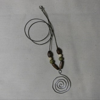 Spiral Yarı Boncuklu Kolye