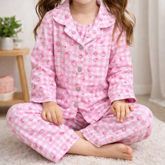 Çilek model gömlek yaka düğmeli pijama takımı