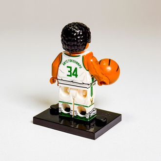 Giannis Antetokounmpo - Milwaukee Bucks