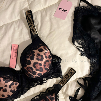 Victoria’s Secret Leo Saten Set