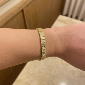 Signature Line Gold