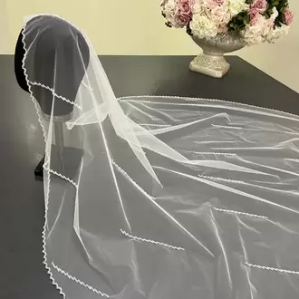 Beyaz nakışlı gelin duvağı