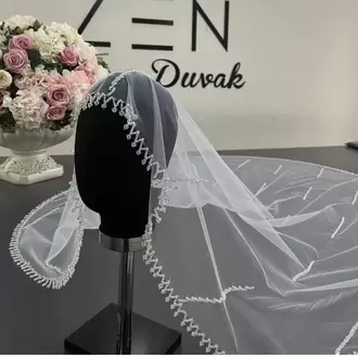 Beyaz nakışlı gelin duvağı