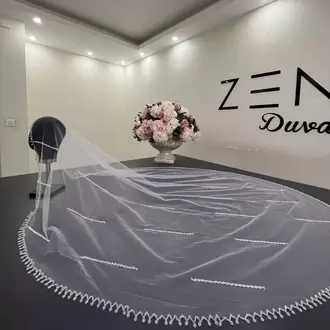 Beyaz nakışlı gelin duvağı