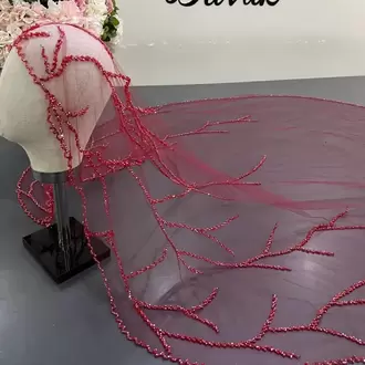 Kırmızı nakışlı dal model gelin duvağı