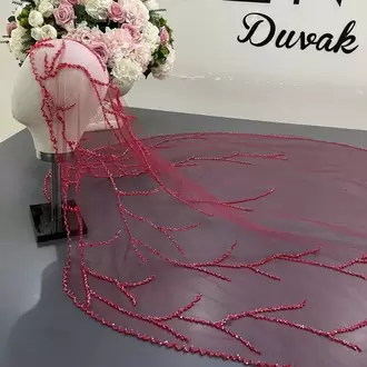 Kırmızı nakışlı dal model gelin duvağı
