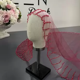 Kırmızı nakışlı gelin duvağı