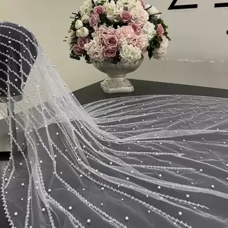 Beyaz inci nakışlı gelin duvağı