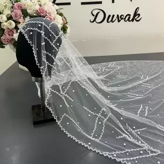 Beyaz inci nakışlı gelin duvağı