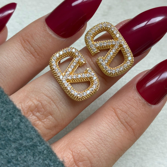V Icon Taşlı Gold Küpe