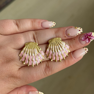 Pembe motif küpe
