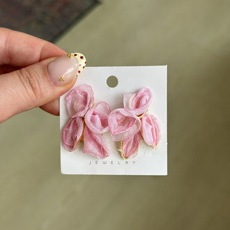 Pembe tül küpe