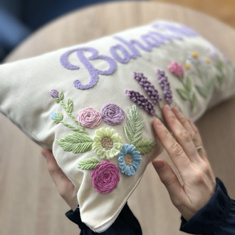 Bahar temalı punch kırlent kılıfı