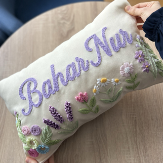 Bahar temalı punch kırlent kılıfı