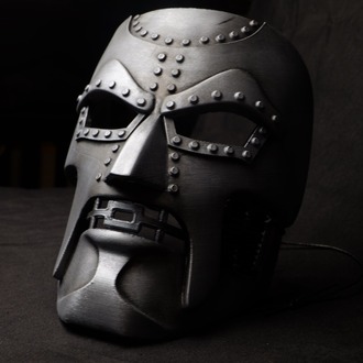 Dr. Doom Maskesi