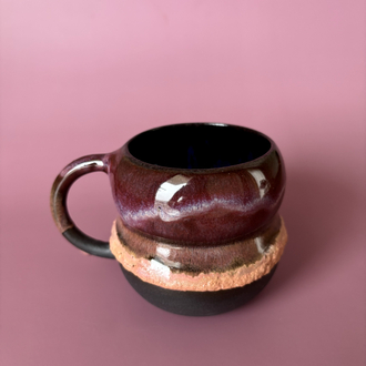 Magical Burgundy 300 ml Pembe Somon Krater Detaylı Siyah Stoneware Kupa