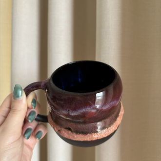 Magical Burgundy 300 ml Pembe Somon Krater Detaylı Siyah Stoneware Kupa