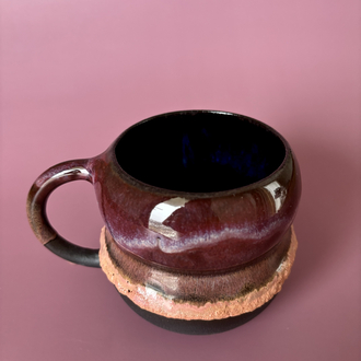 Magical Burgundy 300 ml Pembe Somon Krater Detaylı Siyah Stoneware Kupa