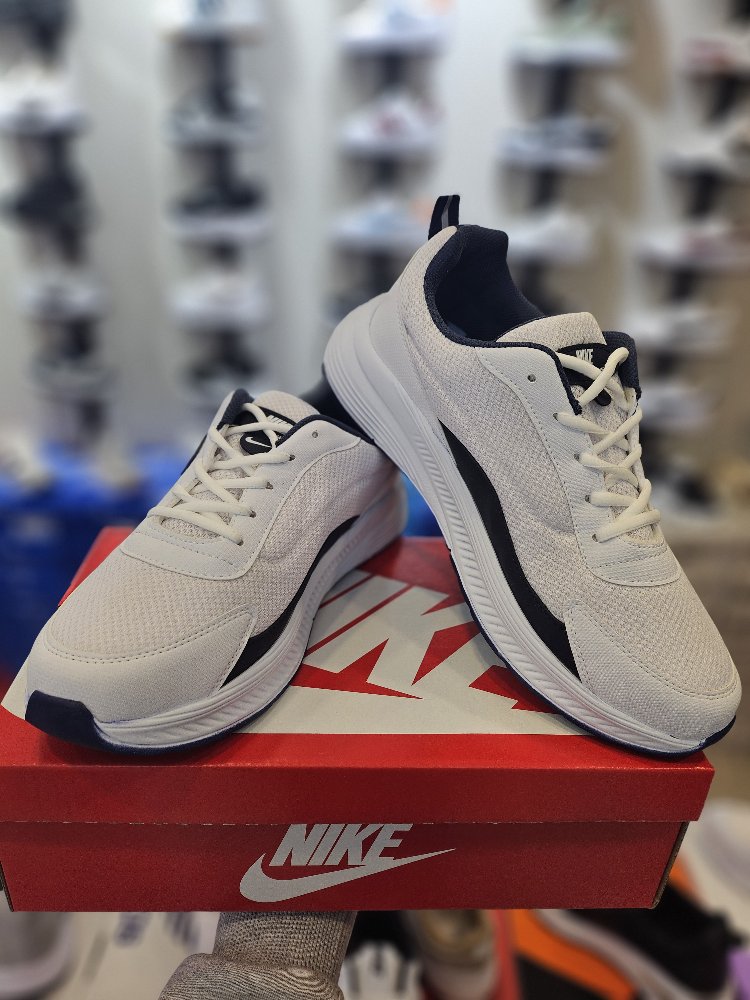 Nike Beyaz Siyah Spor Ayakkabı